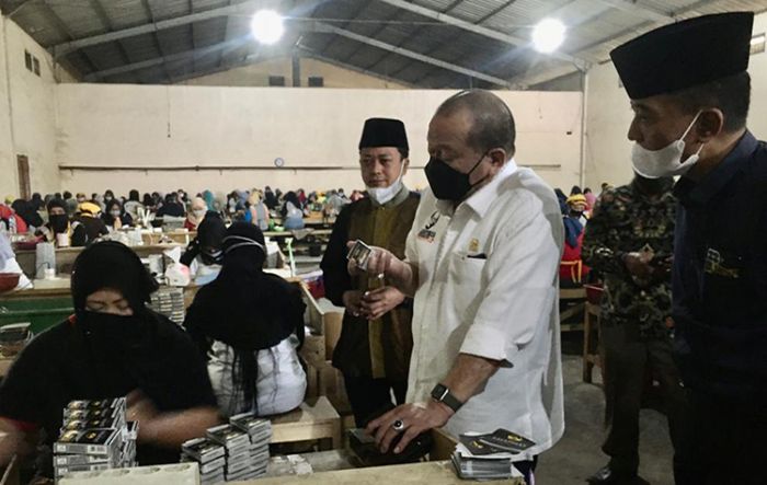 LaNyalla Beri Apresiasi Pabrik Rokok di Malang yang Beroperasi dengan Prokes Ketat LaNyalla Beri Apresiasi Pabrik Rokok di Malang yang Beroperasi dengan Prokes Ketat