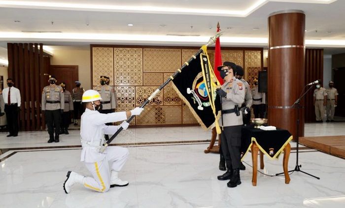 Peringati Hari Bhayangkara ke-75, Polda Jatim Gelar Upacara Pencucian Pataka Peringati Hari Bhayangkara ke-75, Polda Jatim Gelar Upacara Pencucian Pataka