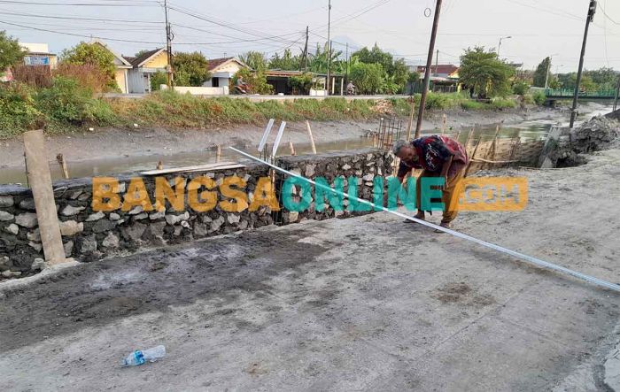 Diduga Makan Jalan, Proyek Plengsengan di Sidoarjo Dikeluhkan Warga Diduga Makan Jalan, Proyek Plengsengan di Sidoarjo Dikeluhkan Warga