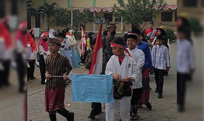 Ratusan Siswa MI Bahrul Ulum Sawodungus Sidoarjo Ikuti Jalan Sehat