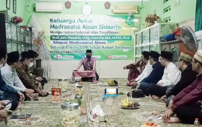 Ini Kisah Rektor UINSA Surabaya Prof Muzakki Saat Nyantri di Madrasatul Alsun Sidoarjo Ini Kisah Rektor UINSA Surabaya Prof Muzakki Saat Nyantri di Madrasatul Alsun Sidoarjo