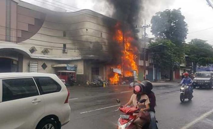 Gara-gara Tumpahan Bensin Eceran, 3 Motor dan Satu Gardu Listrik Terbakar Gara-gara Tumpahan Bensin Eceran, 3 Motor dan Satu Gardu Listrik Terbakar