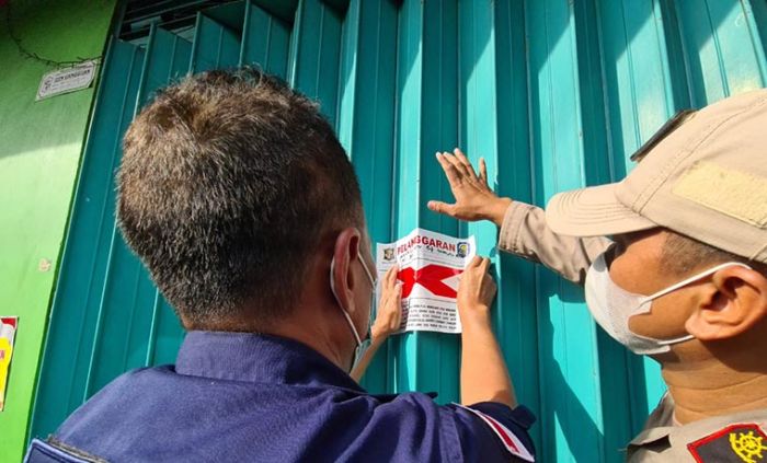 Nekat Beroperasi Saat PPKM, Karaoke Pop City di Jalan Kenjeran Kembali Disegel Satpol PP Nekat Beroperasi Saat PPKM, Karaoke Pop City di Jalan Kenjeran Kembali Disegel Satpol PP