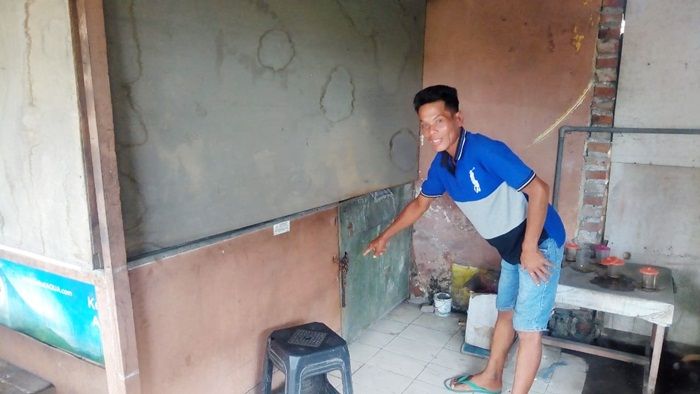 Curi Rokok dan Susu di Warkop, Pria di Pilang Sidoarjo Babak Belur Dimassa Curi Rokok dan Susu di Warkop, Pria di Pilang Sidoarjo Babak Belur Dimassa