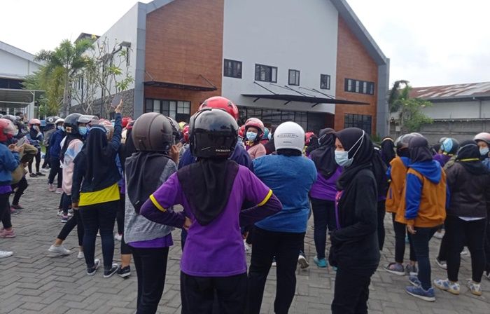 Soal Demo Buruh Pabrik Sepatu, Manajemen Janji Cairkan Gaji Sambil Ancam Begini Soal Demo Buruh Pabrik Sepatu, Manajemen Janji Cairkan Gaji Sambil Ancam Begini