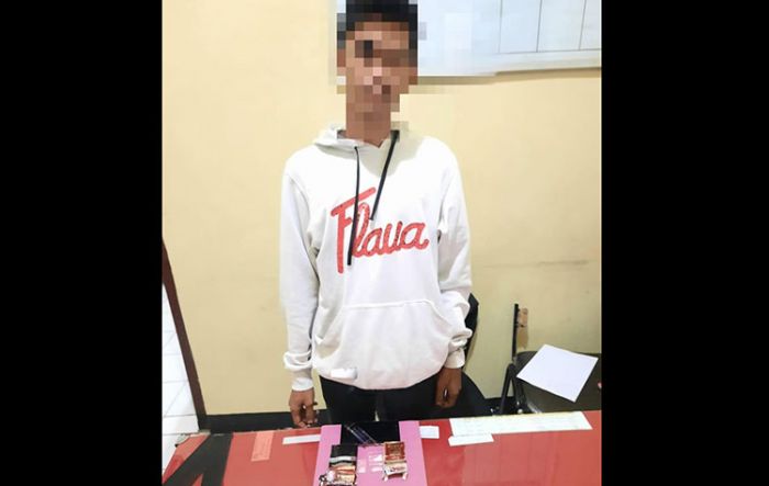 Hendak Antar Sabu, Pemuda di Kediri Diringkus Polisi Hendak Antar Sabu, Pemuda di Kediri Diringkus Polisi