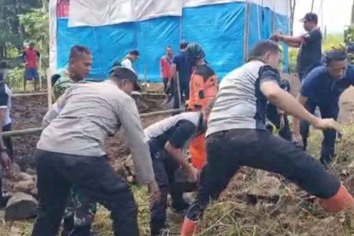 Polsek Jogorogo bersama Forkopimcam Bedah Rumah Warga Ngawi Polsek Jogorogo bersama Forkopimcam Bedah Rumah Warga Ngawi
