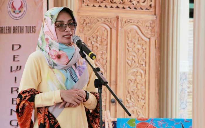 Tingkatkan Produksi Garam Petani Lokal, Bupati Tantri Siapkan 4 Program Kerja Tahun 2017 Tingkatkan Produksi Garam Petani Lokal, Bupati Tantri Siapkan 4 Program Kerja Tahun 2017