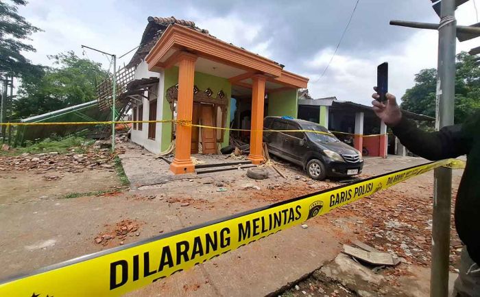 Rumah Meledak di Mojokerto, 2 Orang Tewas Rumah Meledak di Mojokerto, 2 Orang Tewas