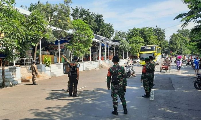 9 Pelanggar Ditilang KTP dalam Razia Prokes di Semampir 9 Pelanggar Ditilang KTP dalam Razia Prokes di Semampir