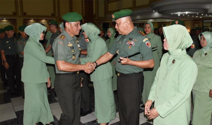 Pangdam V/Brawijaya Pimpin Laporan Korps Kenaikan Pangkat Perwira Pangdam V/Brawijaya Pimpin Laporan Korps Kenaikan Pangkat Perwira
