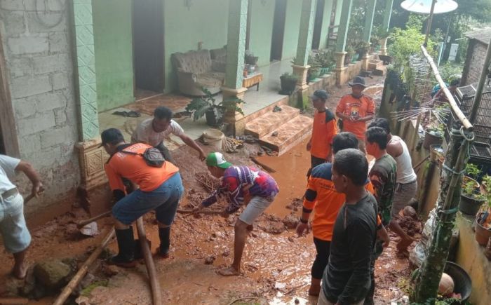 Hujan Deras, Dua Rumah di Kedungbendo Pacitan Terdampak Longsor