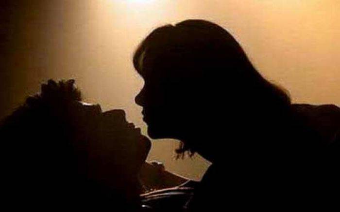 Tiduri Istri Orang, Sopir Mobil Tiduri Istri Orang, Sopir Mobil