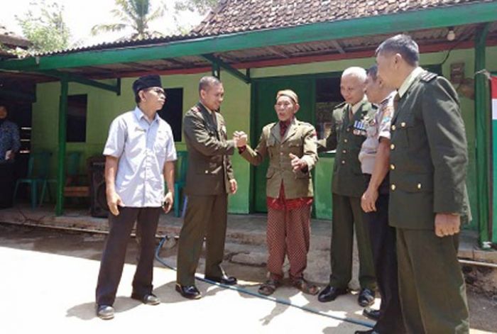 Sejumlah Veteran dan Purnawirawan TNI di Pacitan Terima Program RTLH
