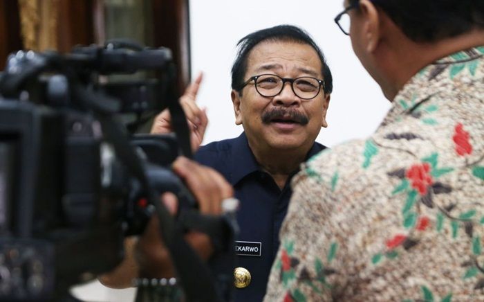 Pakde Karwo Ingatkan Kandidat Petahana Rawan Gunakan Fasilitas Negara Pakde Karwo Ingatkan Kandidat Petahana Rawan Gunakan Fasilitas Negara