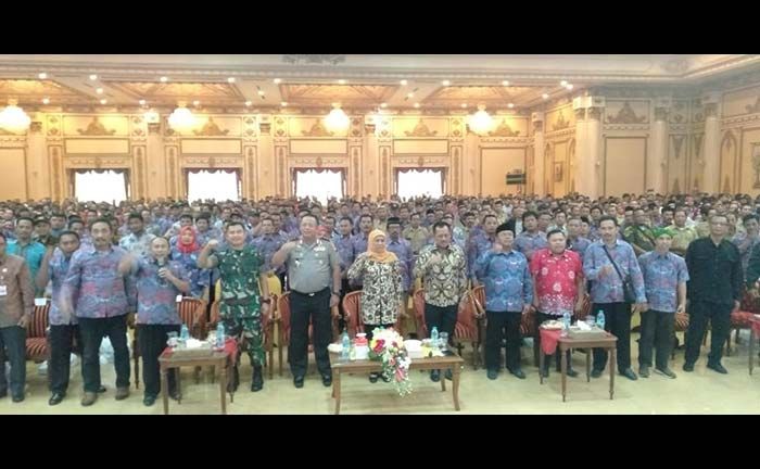 Gubernur Khofifah: Perangkat Desa Jadi Ujung Tombak Kesuksesan Pemilu 2019 Gubernur Khofifah: Perangkat Desa Jadi Ujung Tombak Kesuksesan Pemilu 2019