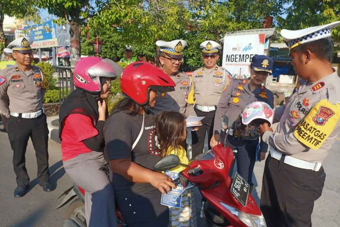 Satlantas Polres Ngawi Sosialisasi Operasi Patuh Semeru 2023 di 7 Titik Lokasi Rawan Kecelakaan