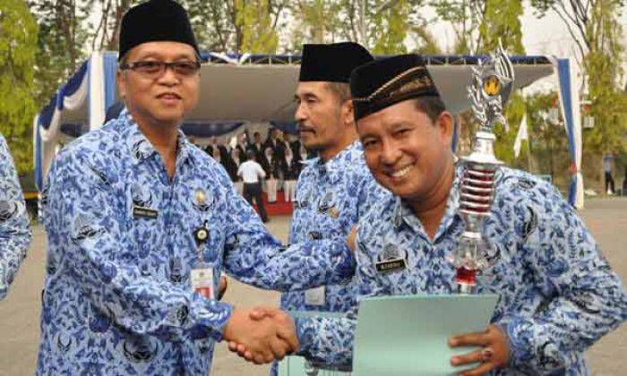 Upacara Peringati HUT Korpri dan PGRI di Gresik, Korpri Diminta Tingkatkan Etos Kerja Upacara Peringati HUT Korpri dan PGRI di Gresik, Korpri Diminta Tingkatkan Etos Kerja