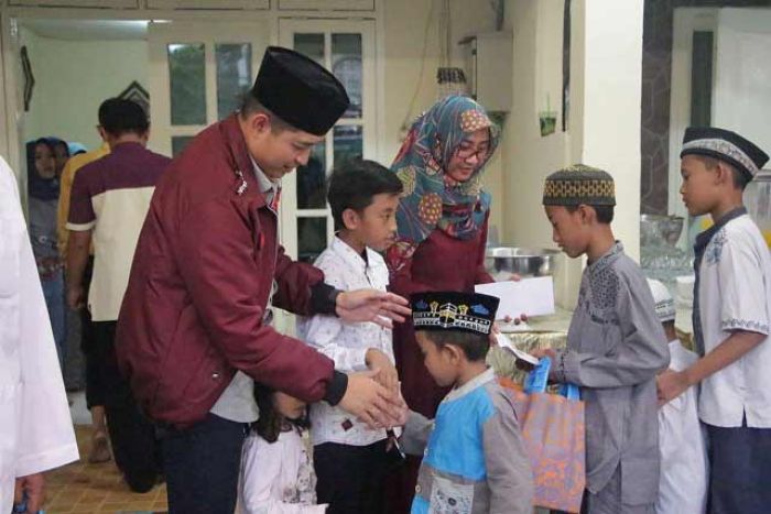 Doakan Lima Polisi Gugur, Kapolres Gresik Gelar Doa Bersama dan Santuni Yatim Doakan Lima Polisi Gugur, Kapolres Gresik Gelar Doa Bersama dan Santuni Yatim