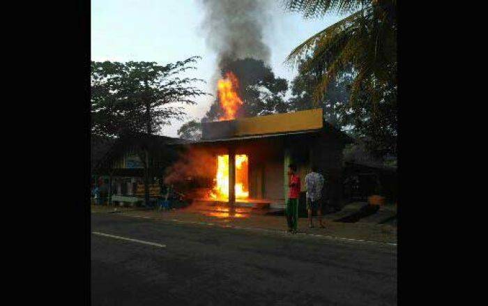 Showroom di Desa Ketro Ludes Terbakar, 4 Motor Hangus