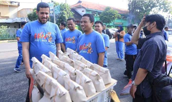 Peringati HPN, PWI Probolinggo Raya Bagi-Bagi Nasi Bungkus Peringati HPN, PWI Probolinggo Raya Bagi-Bagi Nasi Bungkus