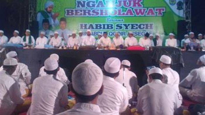 Ribuan Syekher Mania Hadir Memadati Ribuan Syekher Mania Hadir Memadati