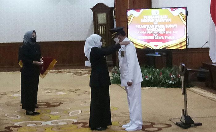 Gubernur Khofifah Lantik Fattah Jasin Jadi Wakil Bupati Pamekasan Gubernur Khofifah Lantik Fattah Jasin Jadi Wakil Bupati Pamekasan