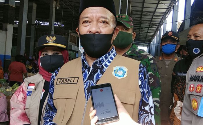 Bupati Fadeli Pantau Kegiatan Rapid Test para Pedagang Pasar Sidoharjo Bupati Fadeli Pantau Kegiatan Rapid Test para Pedagang Pasar Sidoharjo
