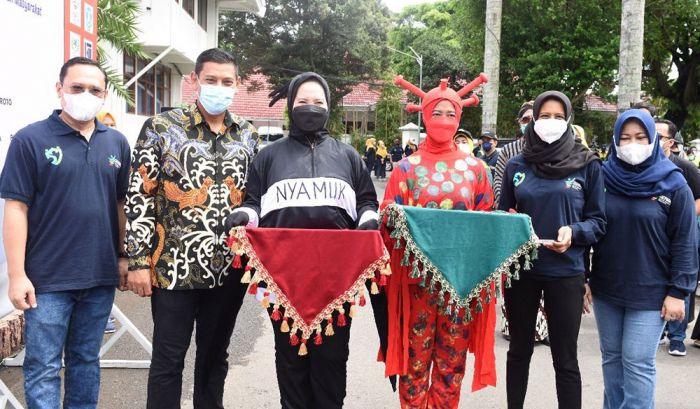 Peringati Hari Kesehatan Nasional ke-57, Wali Kota Kediri Apresiasi Tenaga Kesehatan di Wilayahnya Peringati Hari Kesehatan Nasional ke-57, Wali Kota Kediri Apresiasi Tenaga Kesehatan di Wilayahnya