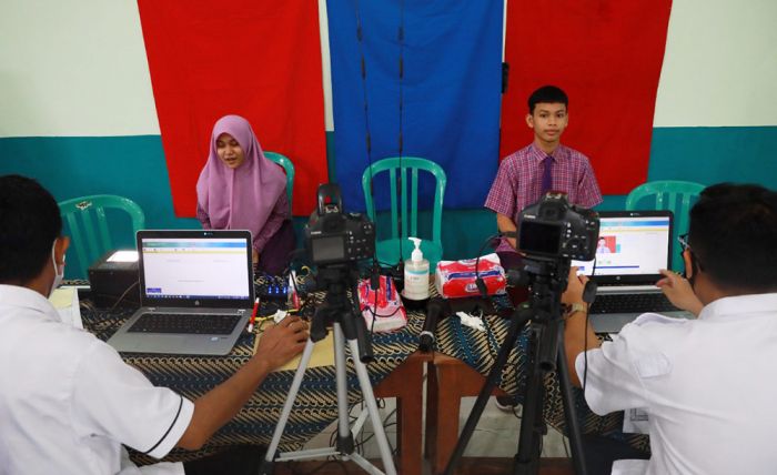 Langsung di Sekolah, Dispendukcapil Rekam KTP-el Bagi 210 Murid SMAN 6 Kediri