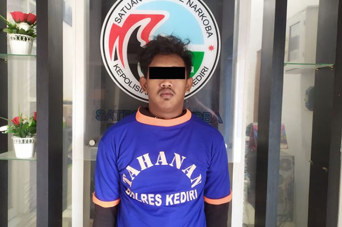Edarkan Ratusan Pil Dobel L, Pemuda Kandangan Kediri Ditangkap Polisi Edarkan Ratusan Pil Dobel L, Pemuda Kandangan Kediri Ditangkap Polisi