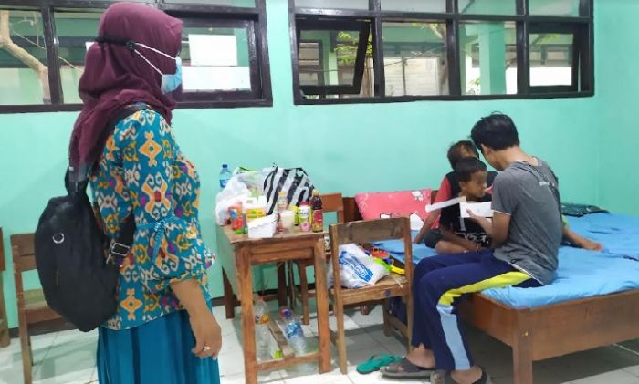 Manyayat Hati, Balita di Jombang Tidur di Isoter, Ibu Meninggal Karena Covid-19 Manyayat Hati, Balita di Jombang Tidur di Isoter, Ibu Meninggal Karena Covid-19