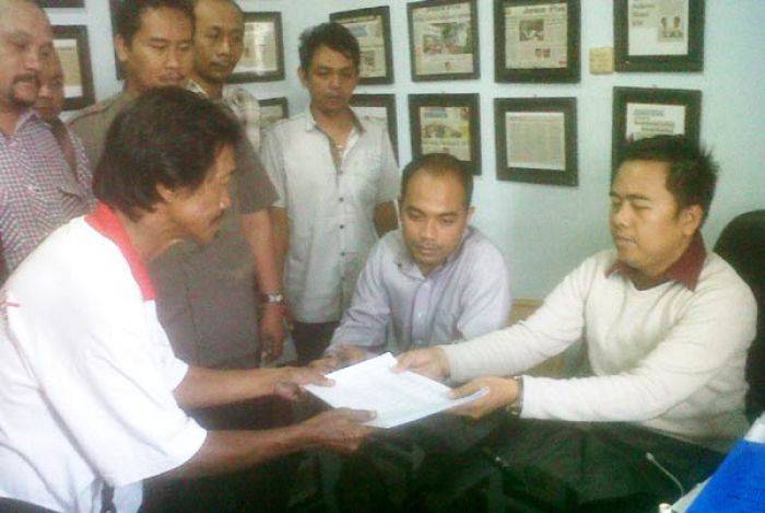 Puluhan Warga Surabaya Dukung M Sholeh Gugat UU Pilkada Puluhan Warga Surabaya Dukung M Sholeh Gugat UU Pilkada