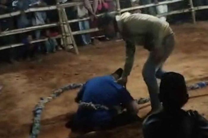 Peserta Lomba Tarik Tambang di Sumenep Meninggal Dunia saat Pertandingan Peserta Lomba Tarik Tambang di Sumenep Meninggal Dunia saat Pertandingan