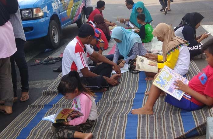 Tumbuhkan Minat Baca, Mobil Pintar Perpusda Lamongan Siap Datangi Masyarakat Tumbuhkan Minat Baca, Mobil Pintar Perpusda Lamongan Siap Datangi Masyarakat