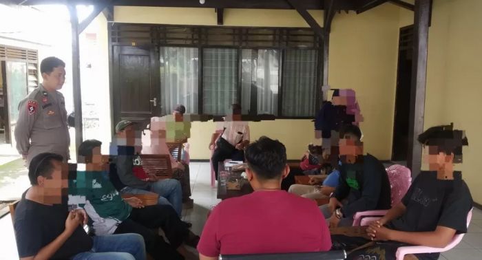 Pria di Lamongan Terekam CCTV Curi Pakaian Dalam Penghuni Kos, Polsek Brondong Gelar Mediasi