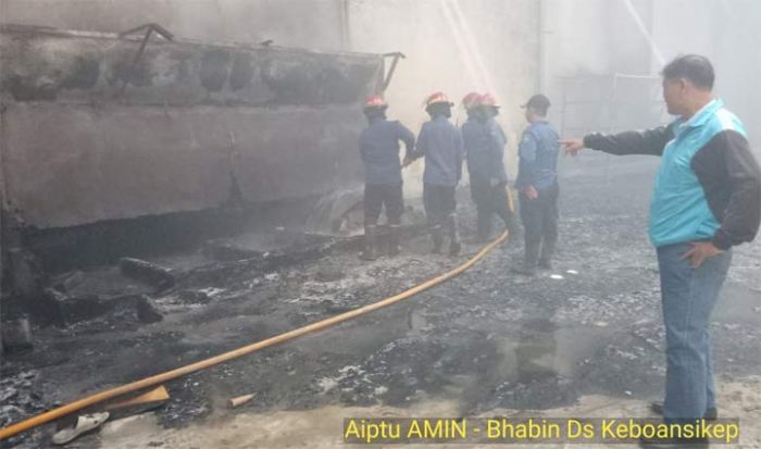 Gudang Kosong di Sidoarjo Terbakar