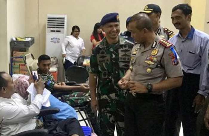 Kapolrestabes Surabaya Hadiri Donor Darah HPN 2018 Kapolrestabes Surabaya Hadiri Donor Darah HPN 2018