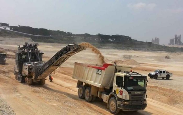 Penambangan di Pabrik Tuban, SIG Gunakan Teknik Surface Mining Penambangan di Pabrik Tuban, SIG Gunakan Teknik Surface Mining