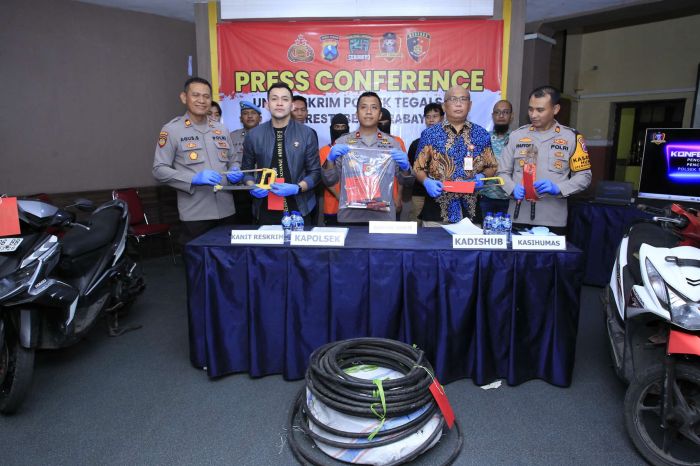 Polsek Tegalsari Ungkap Kasus Maling Kabel PJU Surabaya, Kerugian Capai Rp12 Miliar Polsek Tegalsari Ungkap Kasus Maling Kabel PJU Surabaya, Kerugian Capai Rp12 Miliar