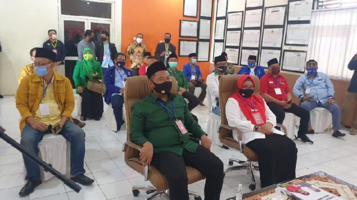 KPU Gresik Nyatakan Syarat Pencalonan Paslon Niat di Pilbup Gresik Lengkap KPU Gresik Nyatakan Syarat Pencalonan Paslon Niat di Pilbup Gresik Lengkap