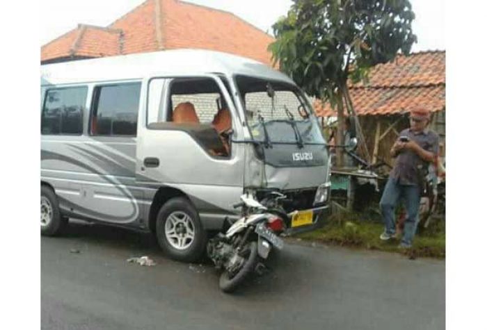 Kecelakaan Maut Honda Beat Vs Elf di Raya Desa Kramat Pamekasan, 1 Tewas