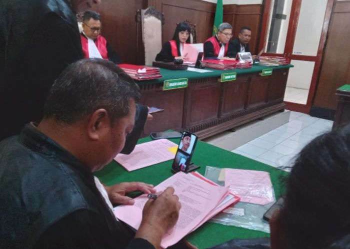 Sidang Kasus Penadah HP Korban Jambret yang Tewas di Surabaya: Dakwaan JPU dan Keterangan Saksi Sidang Kasus Penadah HP Korban Jambret yang Tewas di Surabaya: Dakwaan JPU dan Keterangan Saksi