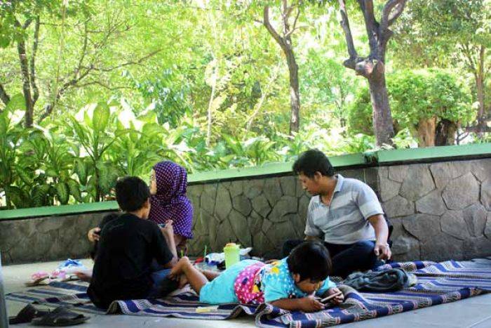 Pengunjung Taman Flora Ngagel Keluhkan Kebersihan Pengunjung Taman Flora Ngagel Keluhkan Kebersihan