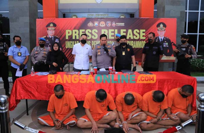 Penjual Buah di Driyorejo Dikeroyok hingga Tewas, Polres Gresik Tangkap 5 Pelaku Penjual Buah di Driyorejo Dikeroyok hingga Tewas, Polres Gresik Tangkap 5 Pelaku