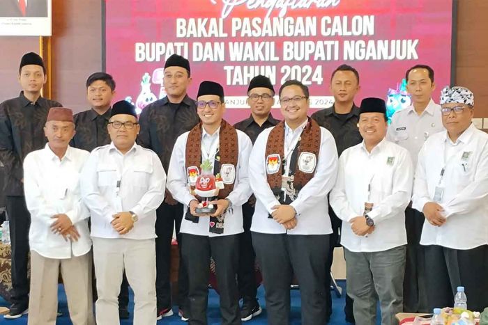 Gus ibin dan Mas Ausaf Daftar ke KPU Nganjuk Gus ibin dan Mas Ausaf Daftar ke KPU Nganjuk