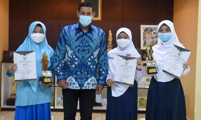 Mas Abu Bangga Atas Torehan Prestasi Tiga Siswi dari Kota Kediri di MTQ XXIX Jatim Mas Abu Bangga Atas Torehan Prestasi Tiga Siswi dari Kota Kediri di MTQ XXIX Jatim