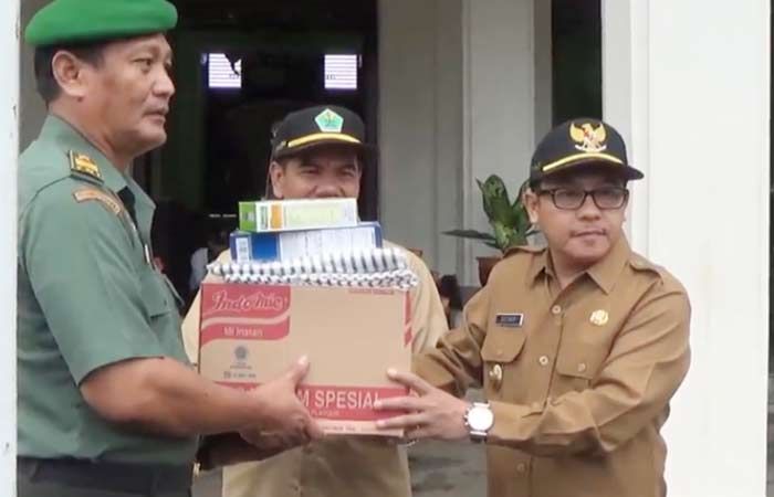 Peduli KLB Campak dan Gizi Buruk di Asmat Papua, Wawali Kota Malang Serahkan Bantuan Melalui Kodim