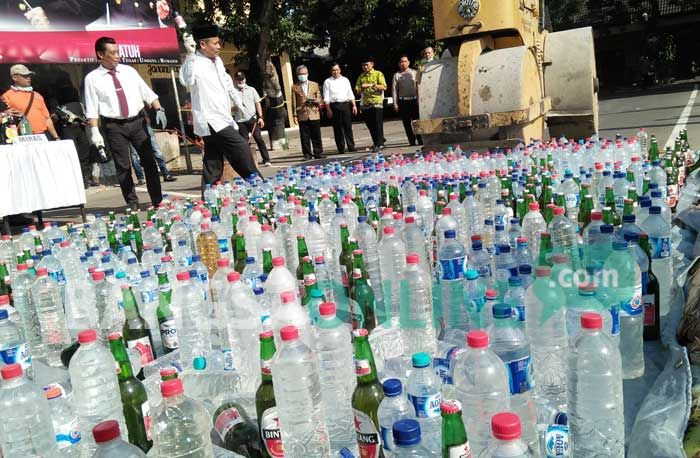 Polres Jombang Musnahkan Ribuan Botol Miras dan Narkoba
