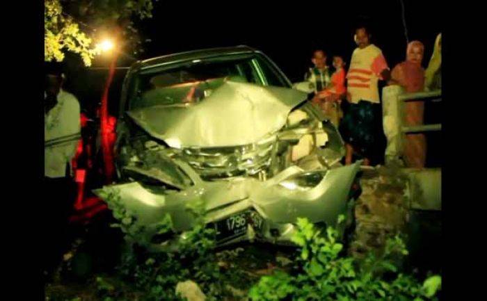 Kecelakaan di Sonopatik Nganjuk, Avanza Nyaris Nyemplung Usai Tabrak Motor Kecelakaan di Sonopatik Nganjuk, Avanza Nyaris Nyemplung Usai Tabrak Motor